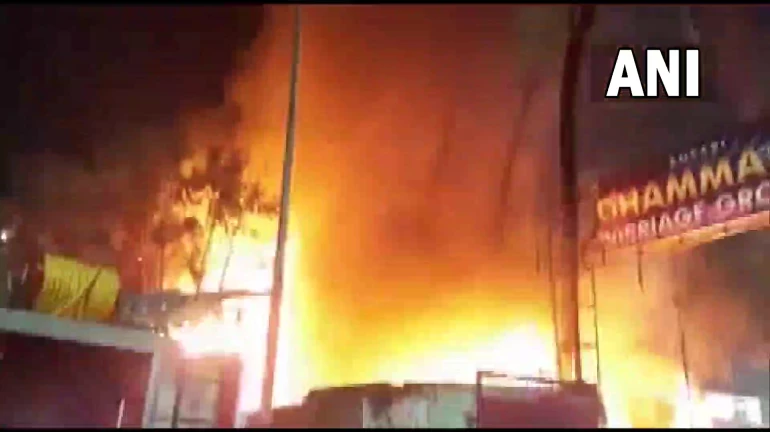 Thane: Nearly 6 Vehicles gutted in a massive fire at marriage hall in Bhiwandi