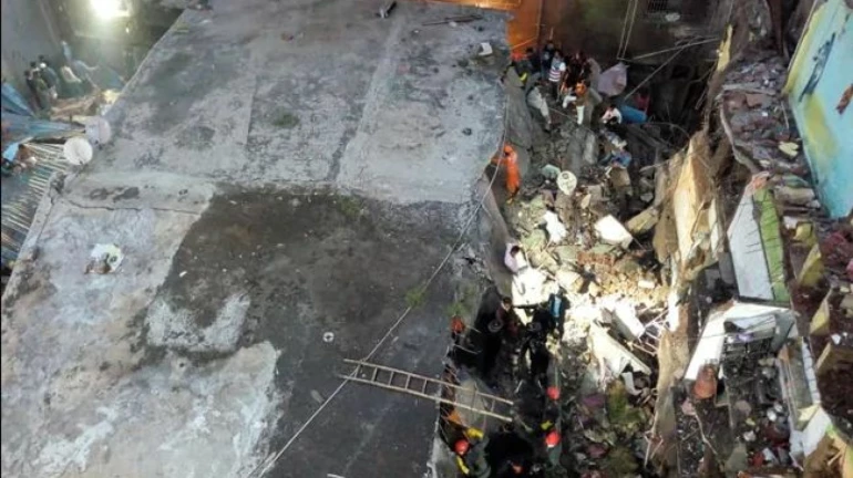 Bhiwandi Building Collapse : 5 lakh compensation announced, toll climbs to 20
