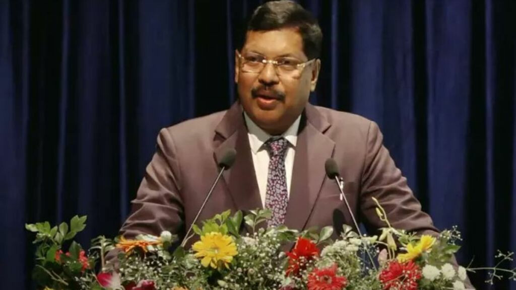 “कोविड के दौरान भी फंड नहीं रुका”, फडणवीस की मौजूदगी में चीफ जस्टिस ने की उद्धव ठाकरे की तारीफ