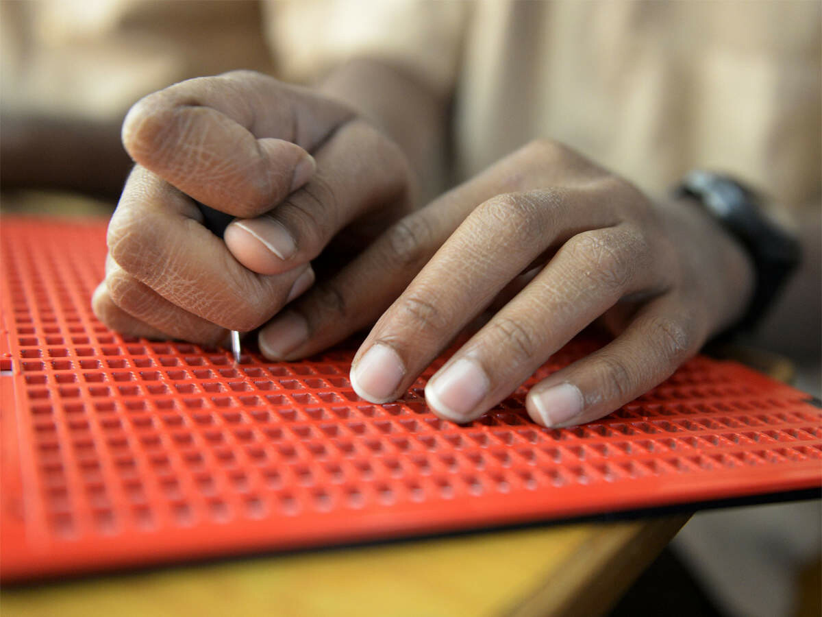 दृष्टीहीन मतदारांसाठी ऑडिओ आणि ब्रेल लिपीचा वापर करण्यात येणार