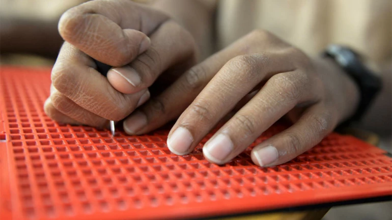 दृष्टीहीन मतदारांसाठी ऑडिओ आणि ब्रेल लिपीचा वापर करण्यात येणार दृष्टीहीन मतदारांसाठी ऑडिओ आणि ब्रेल लिपीचा वापर करण्यात येणार