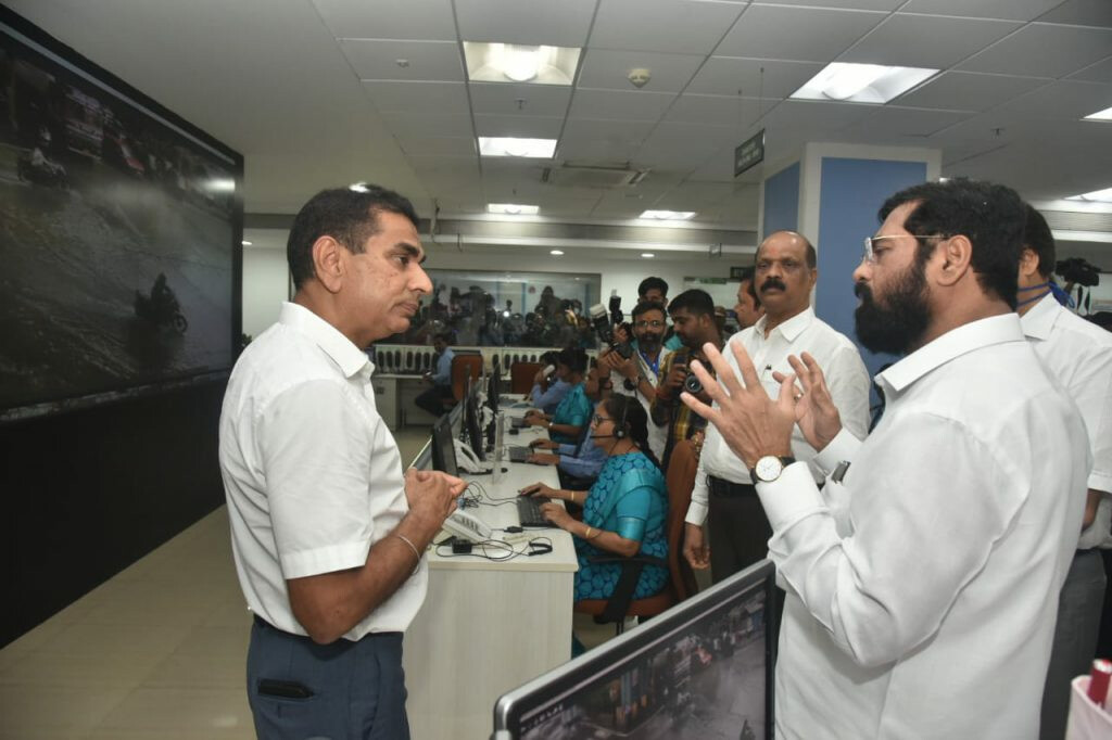 यातायात सुचारू रखने के लिए मुंबई नगर निगम, रेल प्रशासन समन्वय करे : मुख्यमंत्री एकनाथ शिंदे