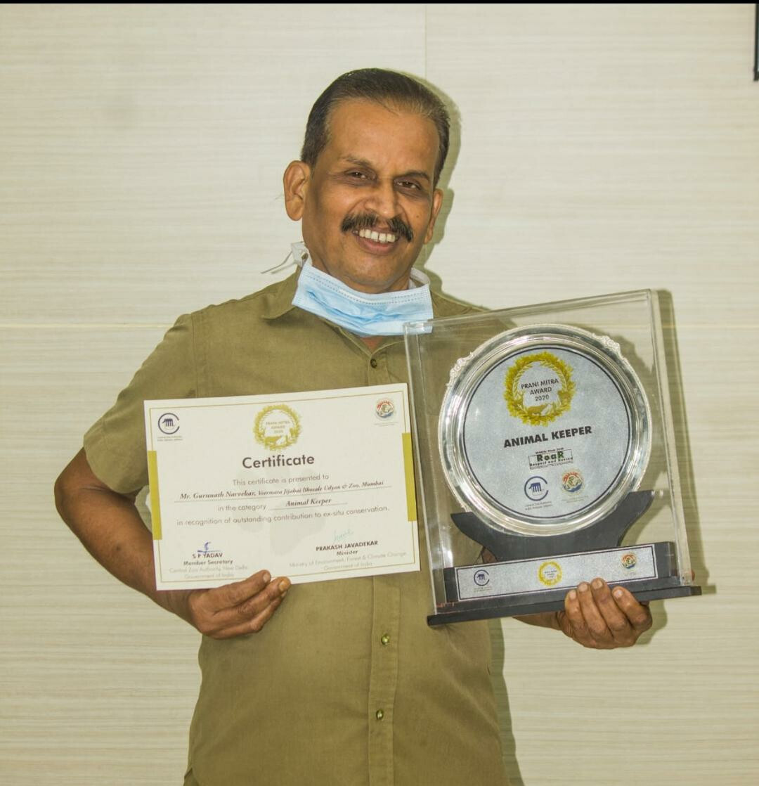 भायखळा उद्यानातील प्राणिपाल गुरुनाथ नार्वेकर यांचा राष्‍ट्रीय स्‍तरावर सन्‍मान