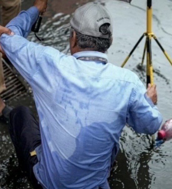 Mumbai: BMC Worker Falls Into Manhole During Mayor’s Inspection at Gandhi Market