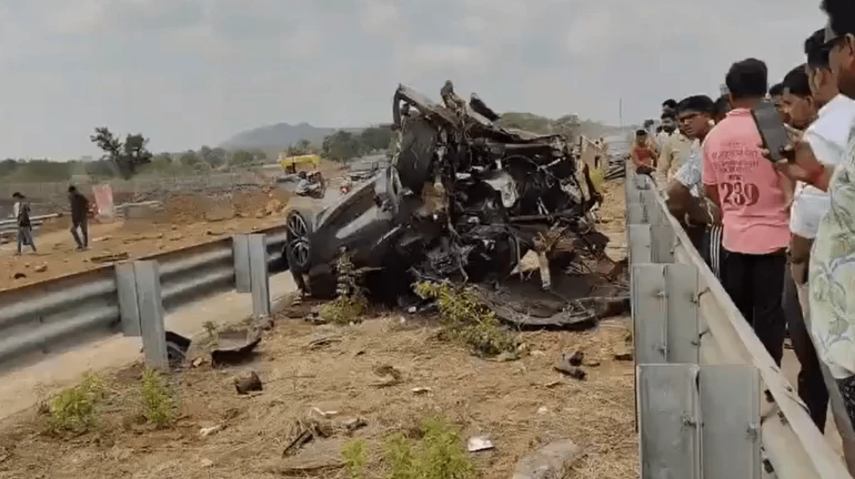 Two Dead After BMW Crashes on Mumbai-Vadodara Highway Two Dead After BMW Crashes on Mumbai-Vadodara Highway