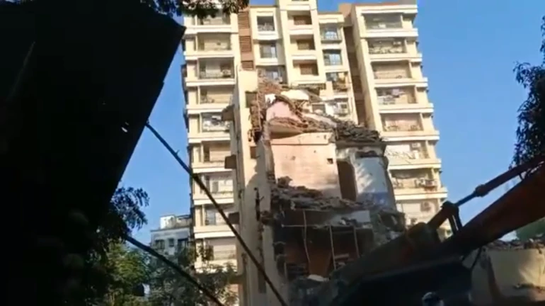 मुंबई- बोरीवली में इमारत गिरी