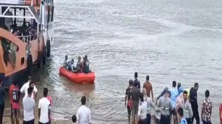 मालाड : मार्वे बीचवर 5 शाळकरी मुलं बुडाली मालाड : मार्वे बीचवर 5 शाळकरी मुलं बुडाली