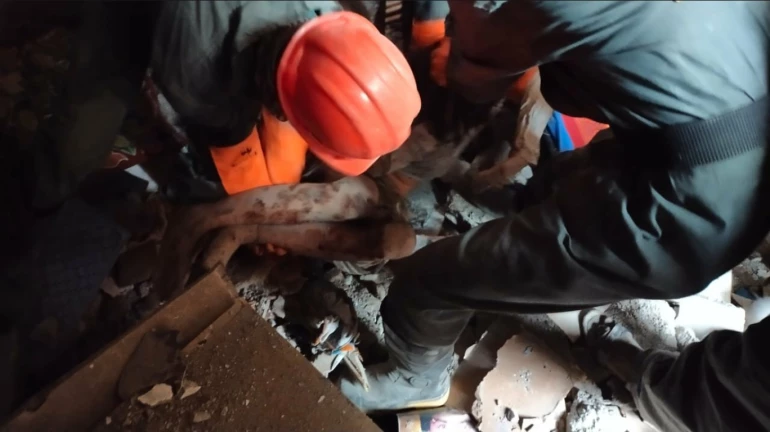 Six workers die as lift at an under-construction building crashes down in Worli Six workers die as lift at an under-construction building crashes down in Worli