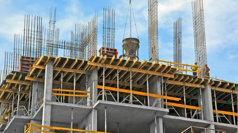 बांधकाम व्यावसायिकांना प्रीमियममध्ये ५० टक्के सवलत बांधकाम व्यावसायिकांना प्रीमियममध्ये ५० टक्के सवलत