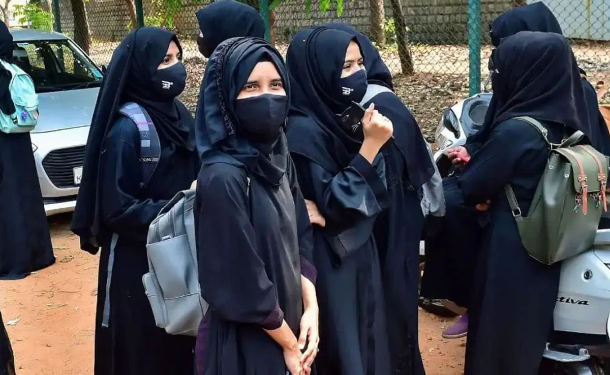 Maharashtra TET Restricts Hijab, Burqa in Exam Centres