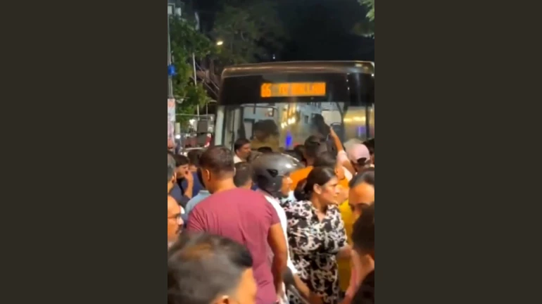 Mumbai: Drunkard caused a major bus accident; Woman dies, eight injured Mumbai: Drunkard caused a major bus accident; Woman dies, eight injured