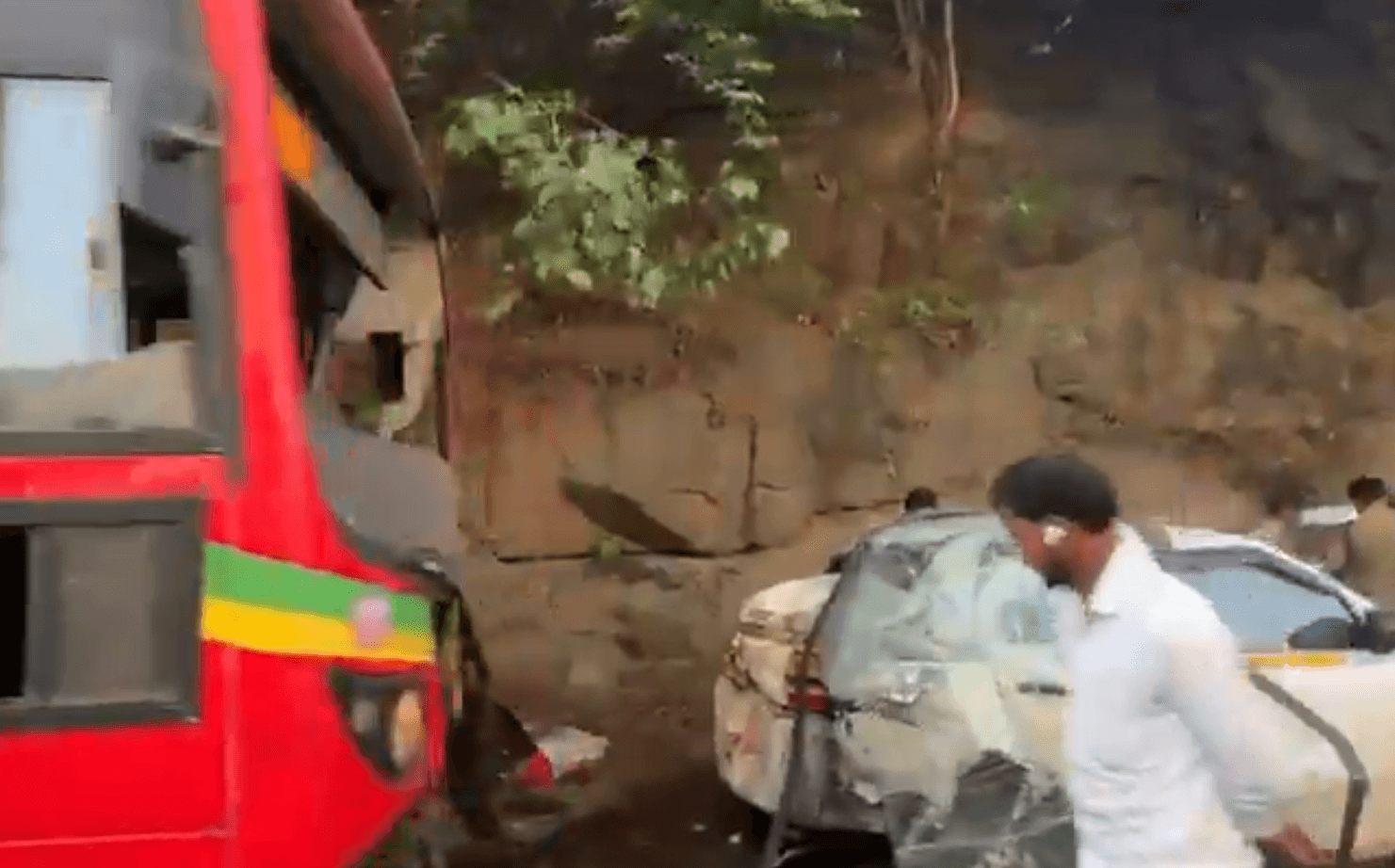 Mumbai: Cab Driver Killed After BEST Bus Crashes Into Parked Vehicle in Malad East