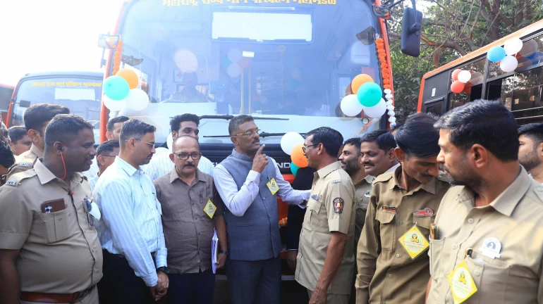 Cashless hospital to be set up for ST employees: Transport Minister Pratap Sarnaik Cashless hospital to be set up for ST employees: Transport Minister Pratap Sarnaik