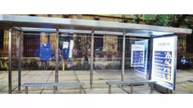 फोर्ट परिसरात पारदर्शक बसथांबे फोर्ट परिसरात पारदर्शक बसथांबे