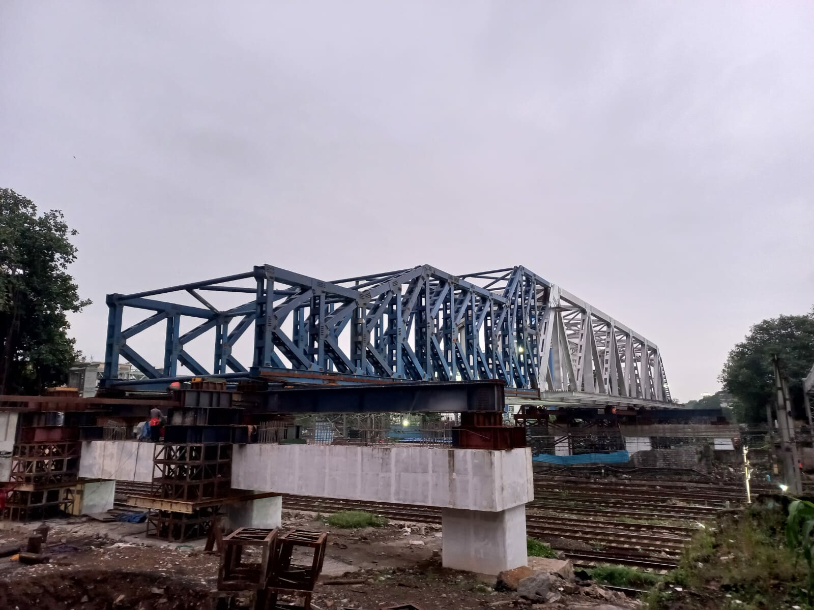Carnac Bridge Reconstruction: BMC Successfully Slides 550-Ton Beam; Second Girder Installation By December