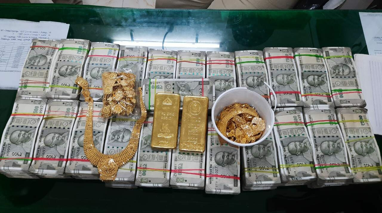 1 करोड़ 71 लाख 16 हजार की नगद और सोना बरामद