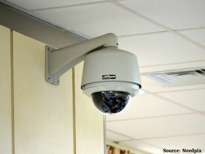 राज्य के सभी स्कूलों में सीसीटीवी कैमरे लगाने और स्टाफ की सघन जांच करने का आदेश