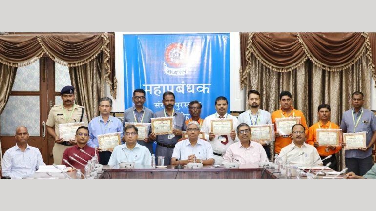 General Manager’s Safety Award for 10 Staff of Central Railway
