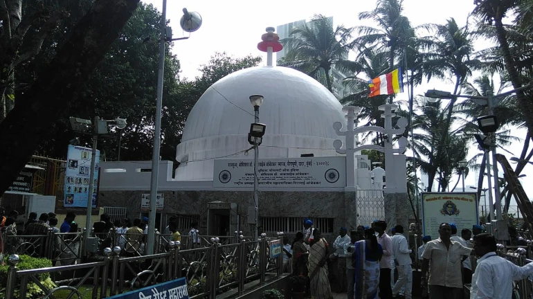 कोरोना नियमांमुळं चैत्यभूमीवर गोंधळ कोरोना नियमांमुळं चैत्यभूमीवर गोंधळ