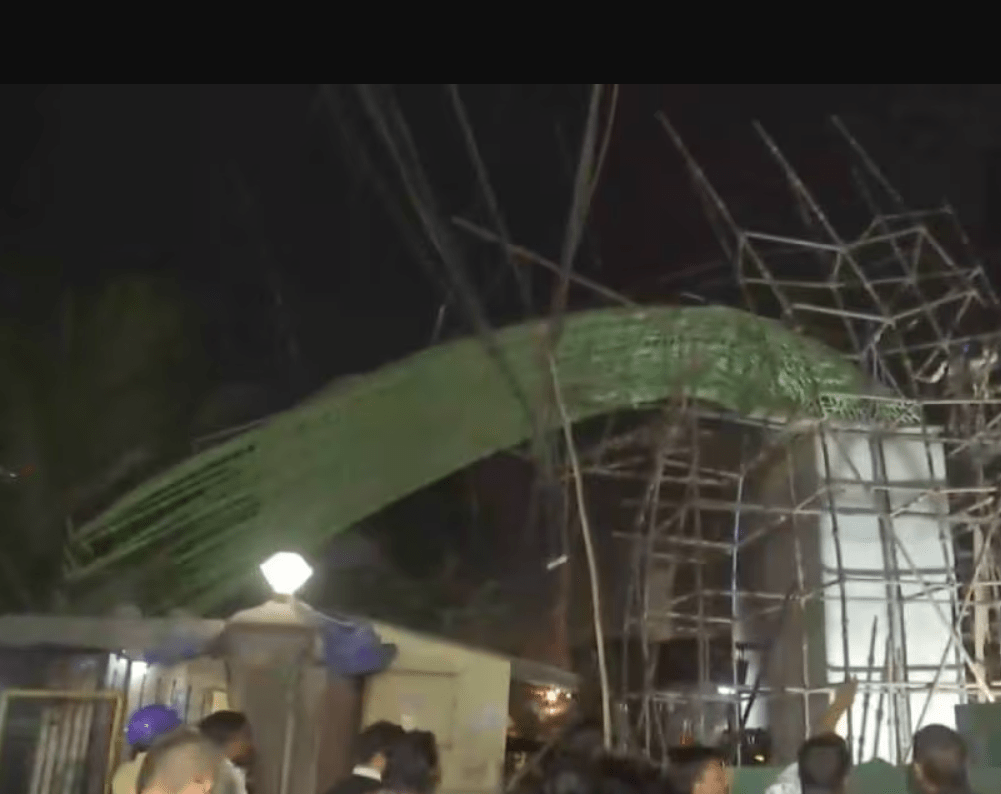 चेंबूरमधील मेट्रोचे बांधकाम कोसळले