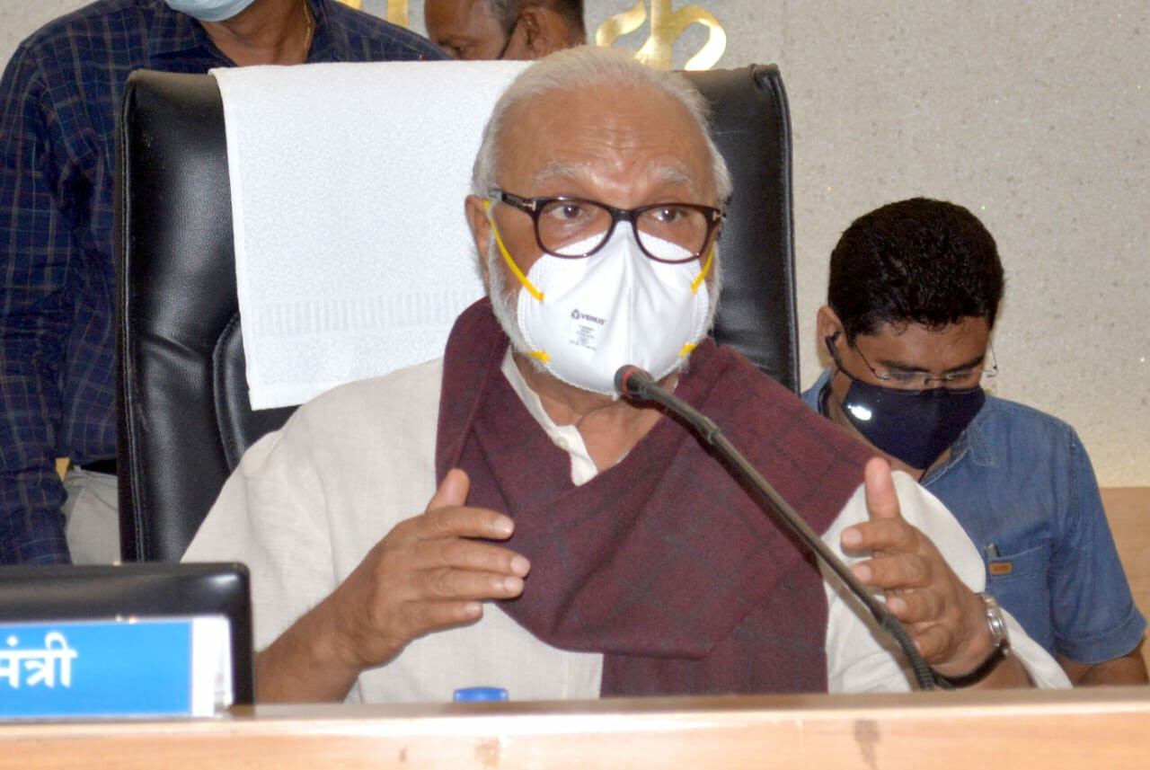 राष्ट्रीय खाद्य सुरक्षा योजना से लाभान्वित अधिकारी-कर्मचारियों पर कार्रवाई के निर्देश- मंत्री छगन भुजबल