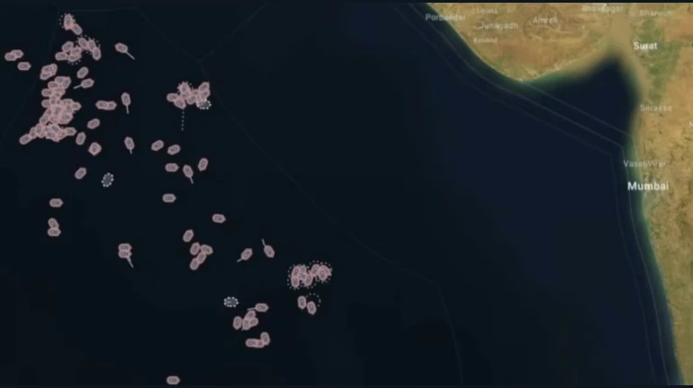 मुंबई, गुजरातच्या समुद्रात शेकडो चिनी बोटी मुंबई, गुजरातच्या समुद्रात शेकडो चिनी बोटी