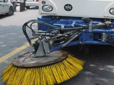 मुंबईचे रस्ते सफाई कामगारांकडून नाही तर मशिनने साफ होणार, BMC चा प्लॅन