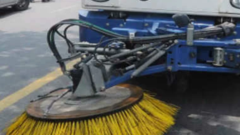 मुंबईचे रस्ते सफाई कामगारांकडून नाही तर मशिनने साफ होणार, BMC चा प्लॅन मुंबईचे रस्ते सफाई कामगारांकडून नाही तर मशिनने साफ होणार, BMC चा प्लॅन