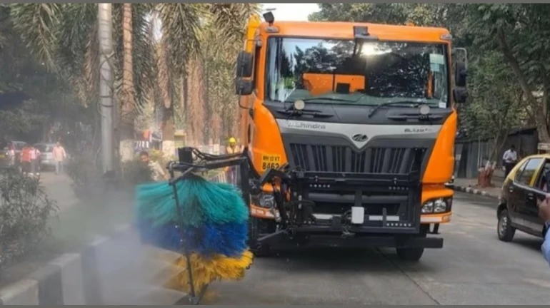 मुंबई- बीएमसी ने शहर में नई रोड जेट क्लीनिंग मशीन पेश की मुंबई- बीएमसी ने शहर में नई रोड जेट क्लीनिंग मशीन पेश की