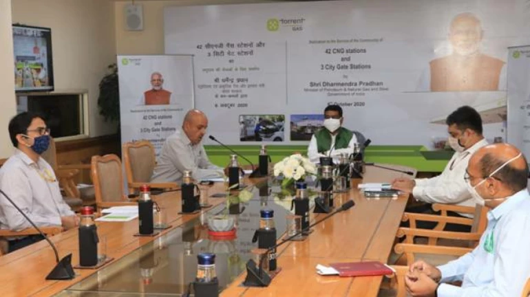 Union Ministry launches 8 CNG stations in Maharashtra Union Ministry launches 8 CNG stations in Maharashtra