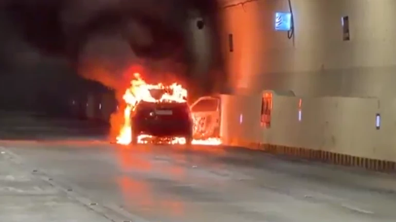 Mumbai: Car Catches Fire Inside Coastal Road Tunnel, Traffic Disrupted; No Injuries Reported Mumbai: Car Catches Fire Inside Coastal Road Tunnel, Traffic Disrupted; No Injuries Reported