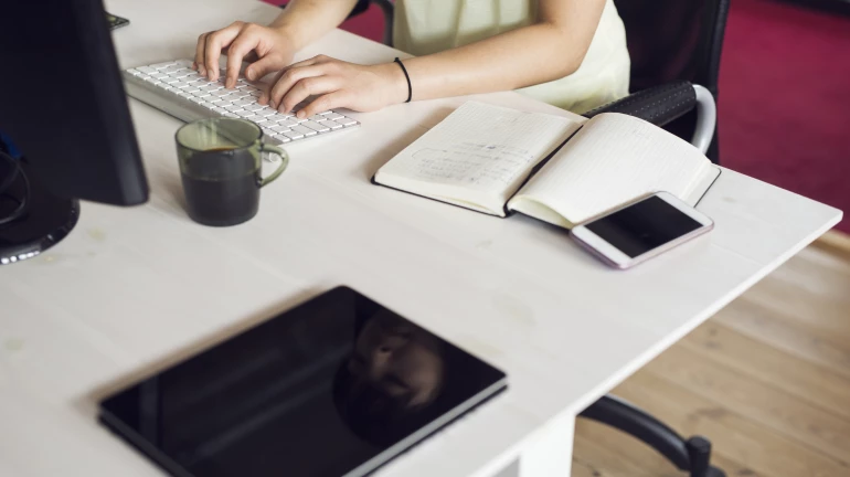 Elderly Man Loses INR 9 Crore to 4 ‘Lovers’ Who Never Existed Elderly Man Loses INR 9 Crore to 4 ‘Lovers’ Who Never Existed