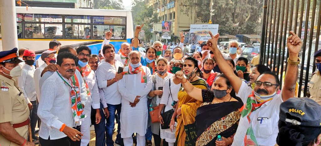 अर्णब गोस्वामीविरोधात वरळीत उग्र आंदोलन!