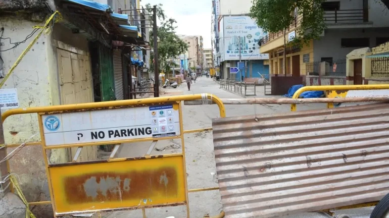 मुंबईत ३३ लाख नागरिक कंटेन्मेंट झोनमध्ये मुंबईत ३३ लाख नागरिक कंटेन्मेंट झोनमध्ये