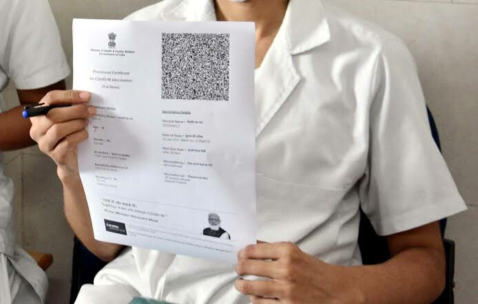 मॉलसह उपाहारगृहांमध्ये 'लसीकरण प्रमाणपत्र दाखवा आणि प्रवेश करा' नियम लागू