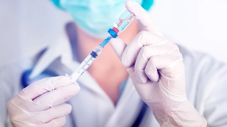 टीककरण अभियान को लग सकता है झटका, रजिस्टर्ड कर्मी नहीं आ रहे हैं टीका लगवाने