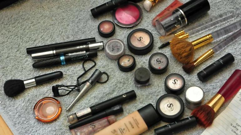 Police arrest duo for selling expired cosmetics in Bhiwandi Police arrest duo for selling expired cosmetics in Bhiwandi