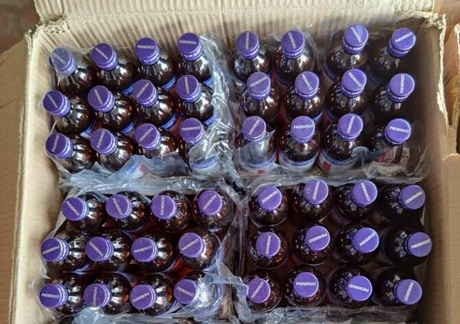 खोकल्याच्या औषधी बाटल्यांचा मोठा साठा भिवंडीतून जप्त