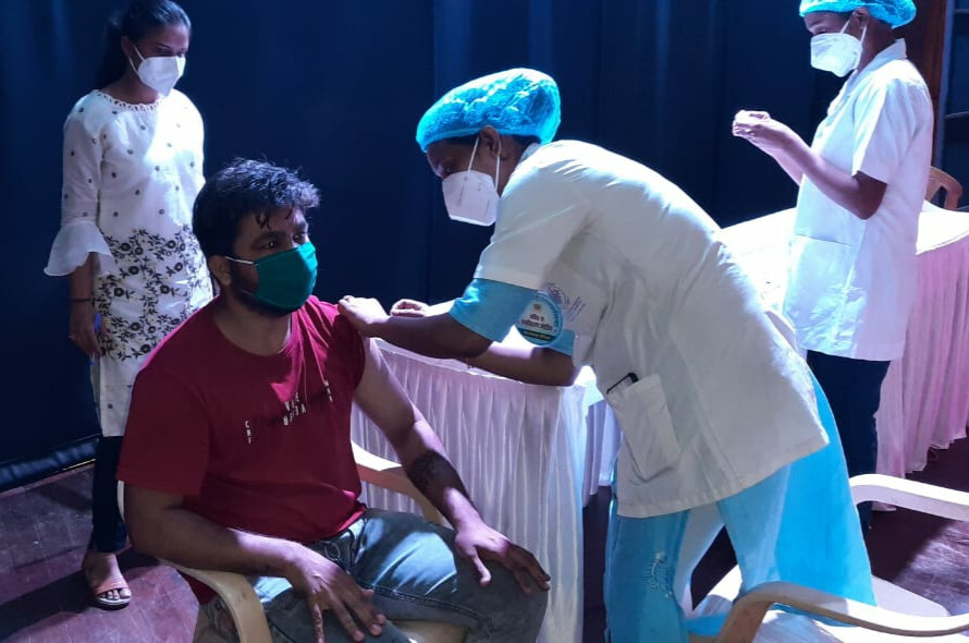 वाशी के विष्णुदास भावे नाट्यगृह में शुरू हुआ कोविड टीकाकरण जंबो सेंटर