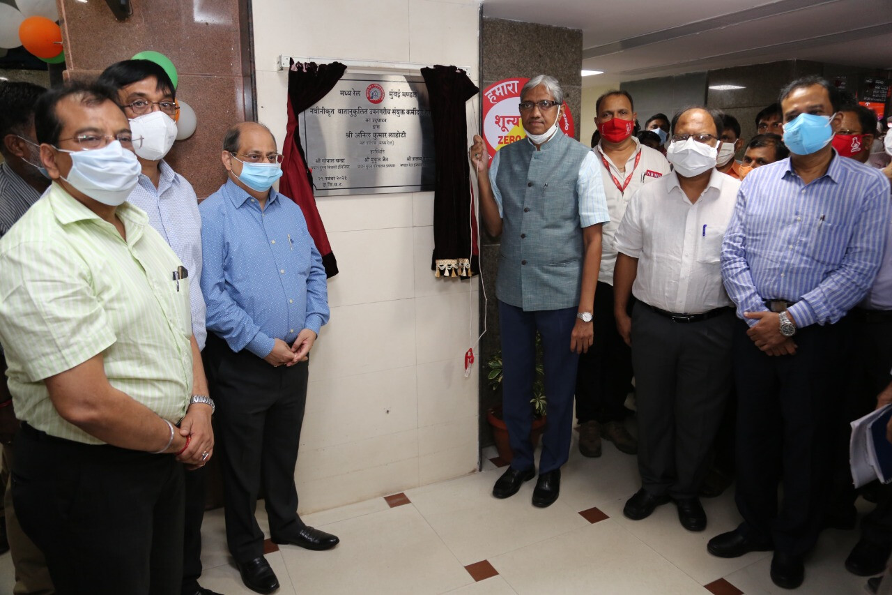 Mumbai: CR inaugurates Renovated Suburban Lobby At CSMT