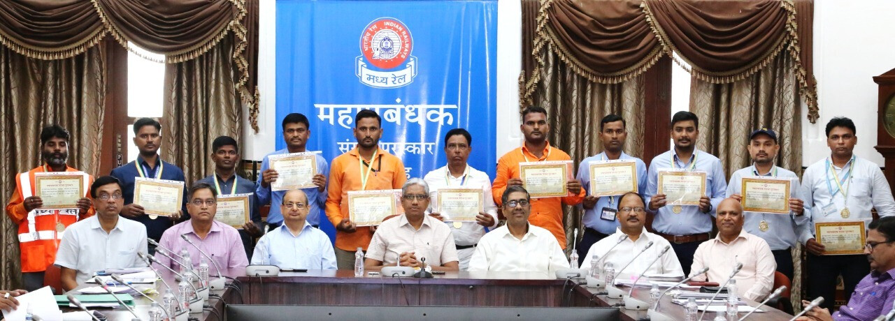 CR's Safety Award for 10 Staffers; Majority From Mumbai Division