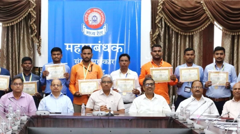 CR's Safety Award for 10 Staffers; Majority From Mumbai Division