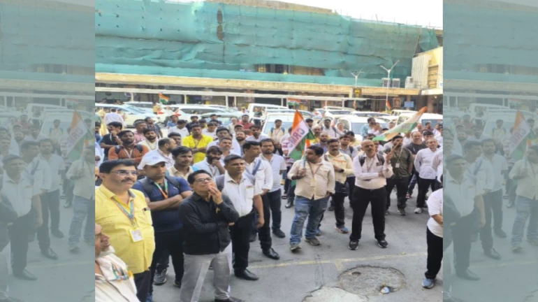 मध्य रेल्वेच्या तिकीट तपासणी कर्मचाऱ्यांचे CSMT येथे आंदोलन मध्य रेल्वेच्या तिकीट तपासणी कर्मचाऱ्यांचे CSMT येथे आंदोलन