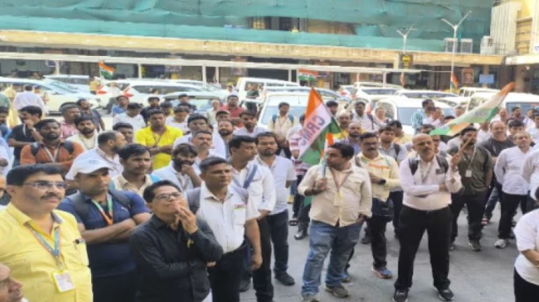 Mumbai: CR Ticket Checkers Protest at CSMT Over Work Pressure and Safety Concerns Mumbai: CR Ticket Checkers Protest at CSMT Over Work Pressure and Safety Concerns