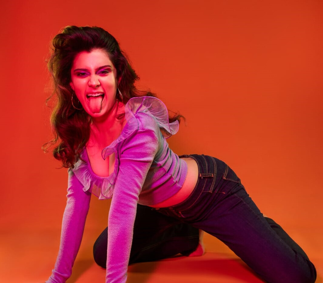 आस्था गिल का नया गाना 'क्रेज़ी लेडी' हुआ रिलीज़