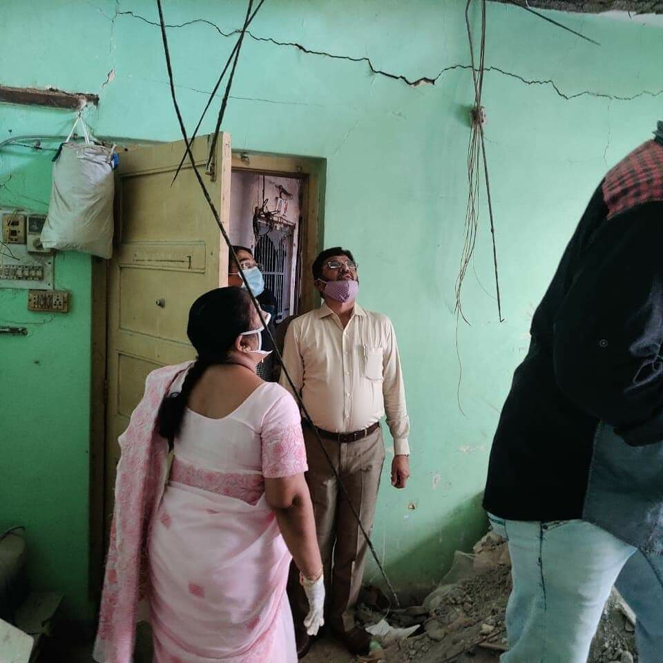 दहिसर इमारत हादसा- विधायक मनीषा चौधरी ने किया घटनास्थल का दौरा