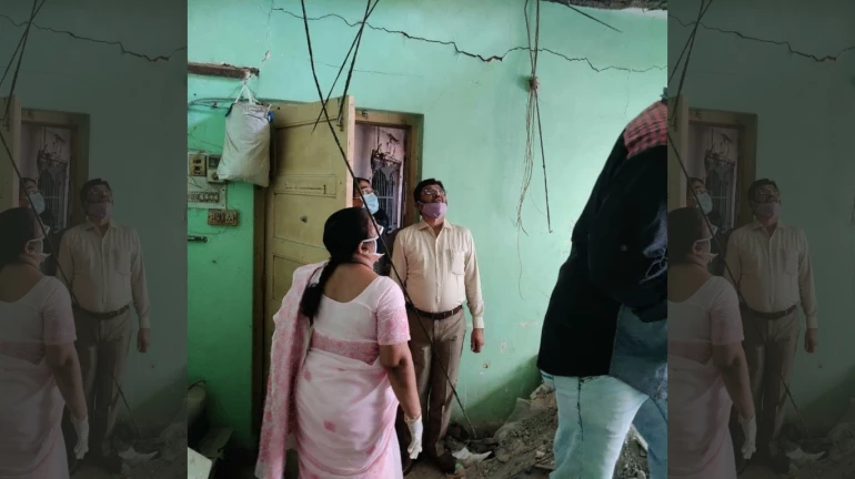 दहिसर इमारत हादसा- विधायक मनीषा चौधरी ने किया घटनास्थल का दौरा दहिसर इमारत हादसा- विधायक मनीषा चौधरी ने किया घटनास्थल का दौरा