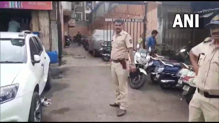 दाऊद इब्राहिम के सहयोगियों से जुड़े कई ठिकानों पर NIA की छापेमारी दाऊद इब्राहिम के सहयोगियों से जुड़े कई ठिकानों पर NIA की छापेमारी