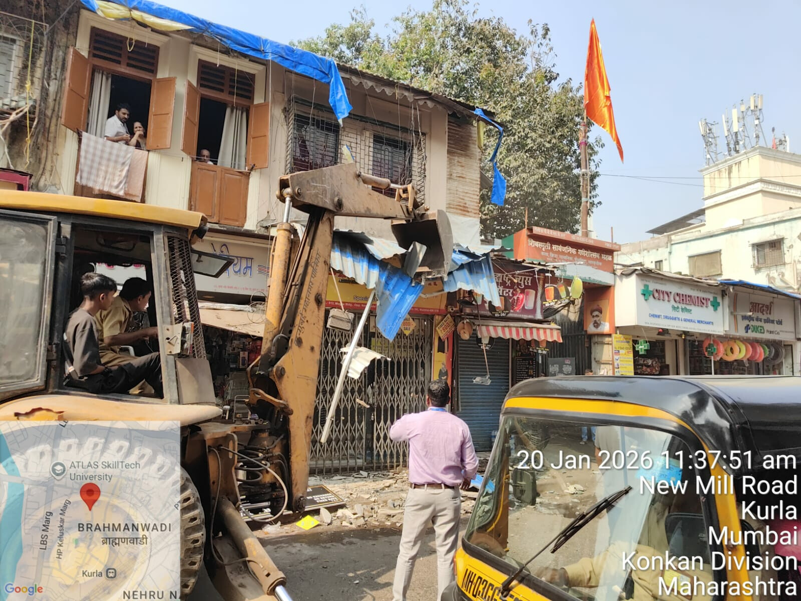 71 Illegal Hawkers, Shops Removed Near Kurla Station After BJP Workers Assaulted