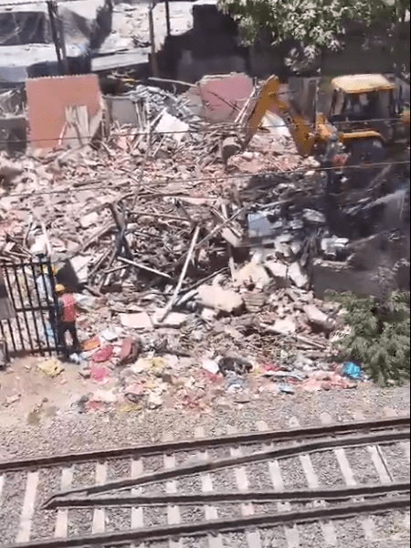 Mumbai Demolition Drive: WR clears 1500 sq mt encroached land on Goregaon-Malad stretch